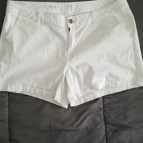 Shorts - Picture 1 of 5